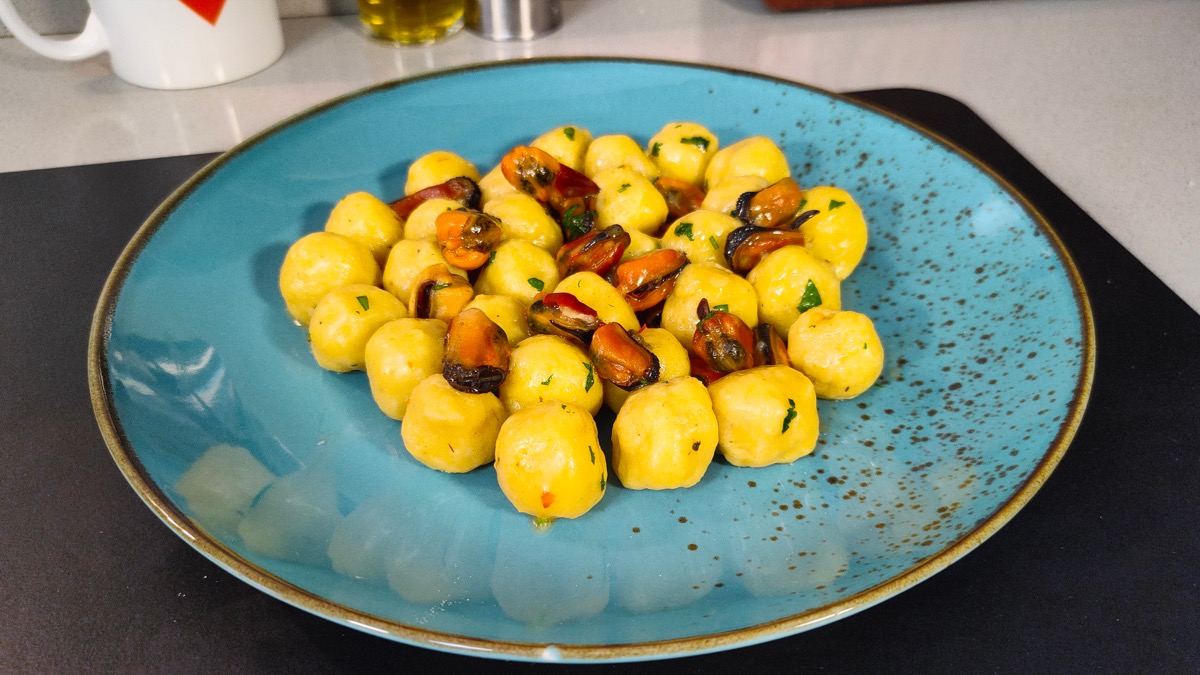 Bread gnocchi with mussels