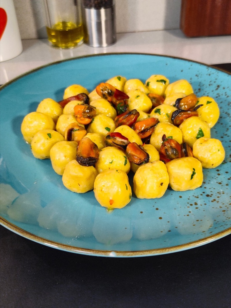 Bread gnocchi with mussels